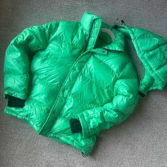 Aritzia SUPER PUFF Jacket. - Picture 1 of 7